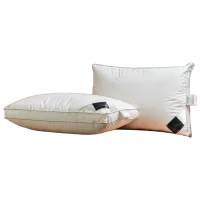 Pernă Trois Couronnes De Luxe Selection Goose Down Plus 390606 Puf de gâscă/ 70 x 50 x 25 cm