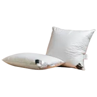 Pernă Trois Couronnes Royal Wild Duck Down 390609 Puf de rațâ sălbatică/ 70 x 50 x 19 cm