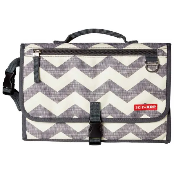 Пеленальный матрасик Skip Hop Pronto Signature Chevron 01053951 Унисекс/ 0+/ Серый photo 1 Пеленальный матрасик Skip Hop Pronto Signature Chevron 01053951 Унисекс/ 0+/ Серый photo 1