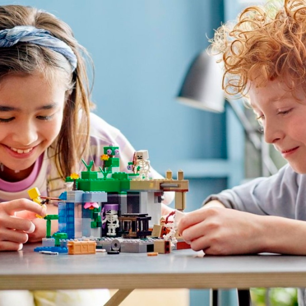 Constructor LEGO The Skeleton Dungeon Figuri/ Multicolor photo 8 Constructor LEGO The Skeleton Dungeon Figuri/ Multicolor photo 8