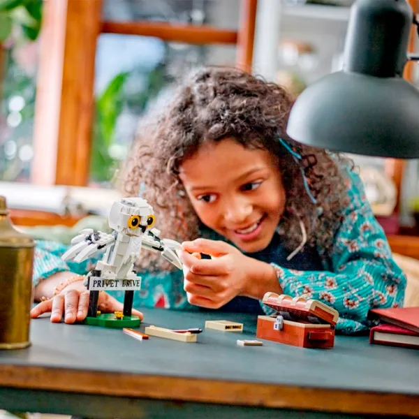 Constructor LEGO Hedwig At 4 Privet Drive Scenă din film/ Multicolor photo 9