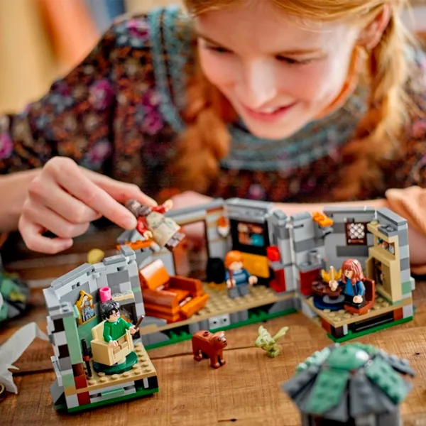 Constructor LEGO Hagrid's Hut: An Unexpected Visit Scenă din film/ Multicolor photo 10