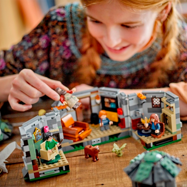 Constructor LEGO Hagrid's Hut: An Unexpected Visit Scenă din film/ Multicolor photo 10