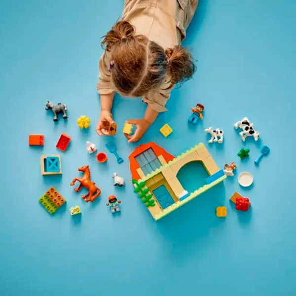 Constructor LEGO Caring for Animals at the Farm Fermă/ Multicolor photo 9
