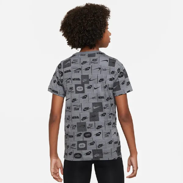 Футболка для девочек Nike K Nsw Tee Club Ssnl Aop Hbr  / Серый photo 2 Футболка для девочек Nike K Nsw Tee Club Ssnl Aop Hbr  / Серый photo 2