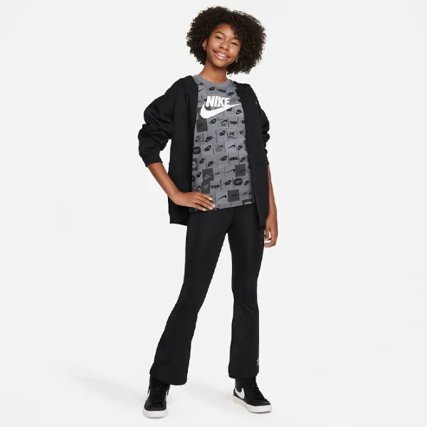 Футболка для девочек Nike K Nsw Tee Club Ssnl Aop Hbr  / Серый photo 3 Футболка для девочек Nike K Nsw Tee Club Ssnl Aop Hbr  / Серый photo 3