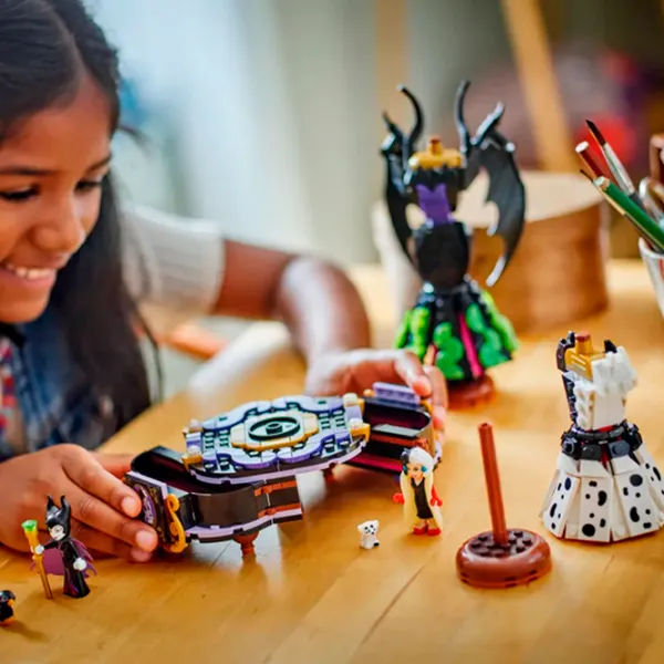 Constructor LEGO Maleficent's And Cruella De Vil's Dresses Personaj de film/ Black photo 7