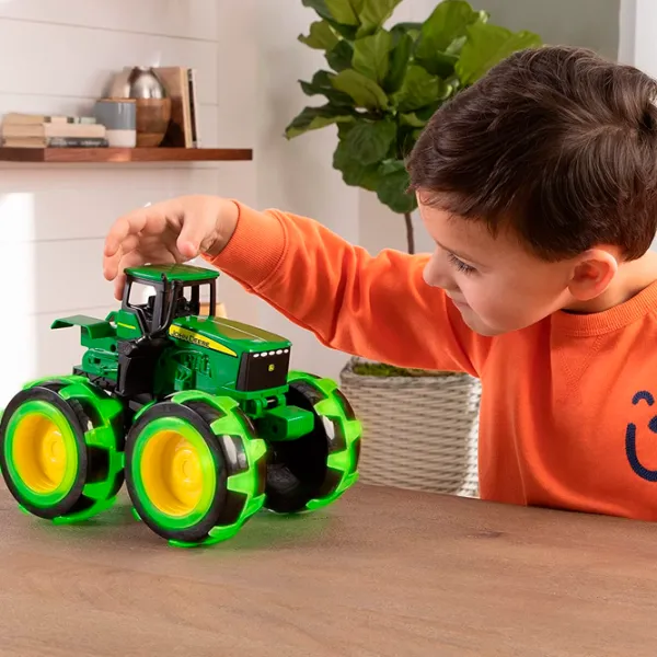 Tractor John Deere 46434   / / Black Green photo 2