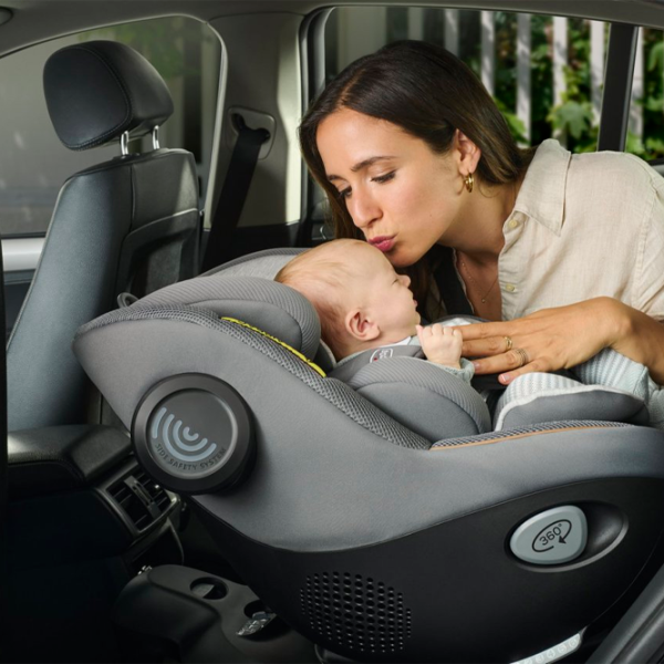 Детское автокресло Chicco One Seat I-Size  15 месяцев - / 19.5 кг / Posh Black photo 2 Детское автокресло Chicco One Seat I-Size  15 месяцев - / 19.5 кг / Posh Black photo 2