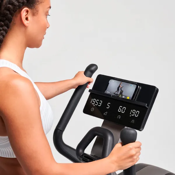 Эллиптический тренажер Technogym Elliptical Привод: Передний / 130 кг / Черный photo 6