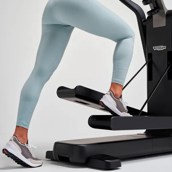 Эллиптический тренажер Technogym Elliptical Привод: Передний / 130 кг / Черный photo 7