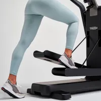 Эллиптический тренажер Technogym Elliptical Привод: Передний / 130 кг / Черный photo 7