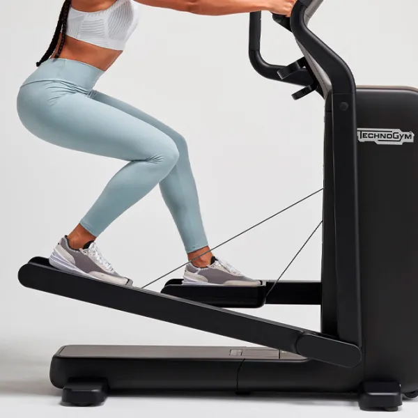 Эллиптический тренажер Technogym Elliptical Привод: Передний / 130 кг / Черный photo 8