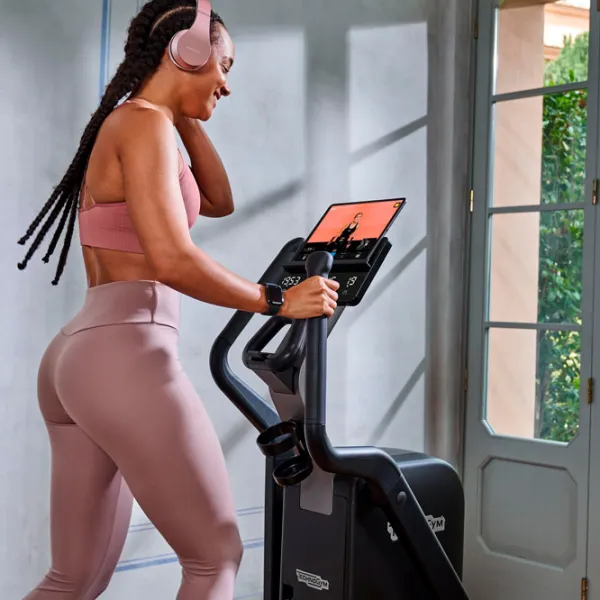 Эллиптический тренажер Technogym Elliptical Привод: Передний / 130 кг / Черный photo 11