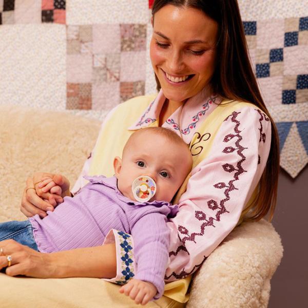 Соска круглая Bibs Studio Colour 12013101  Унисекс / 6 месяцев - 18 месяцев / Латекс / Слоновая кость photo 4 Соска круглая Bibs Studio Colour 12013101  Унисекс / 6 месяцев - 18 месяцев / Латекс / Слоновая кость photo 4