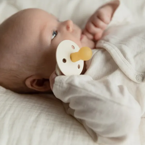 Suzetă cu tetina rotundă Bibs Colour 110460 Unisex / 0 luni - 6 luni / Latex / Ivory photo 4 Suzetă cu tetina rotundă Bibs Colour 110460 Unisex / 0 luni - 6 luni / Latex / Ivory photo 4