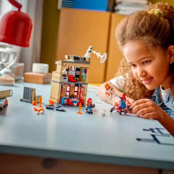 Constructor LEGO Peter Parker's Apartment Clasic/ Beige photo 6