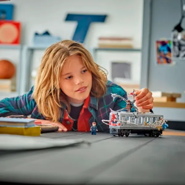 Constructor LEGO Spider-Man Vs. Doc Ock Subway Train Scene Scenă din film/ Gray photo 6