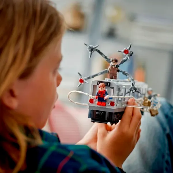 Constructor LEGO Spider-Man Vs. Doc Ock Subway Train Scene Scenă din film/ Gray photo 7