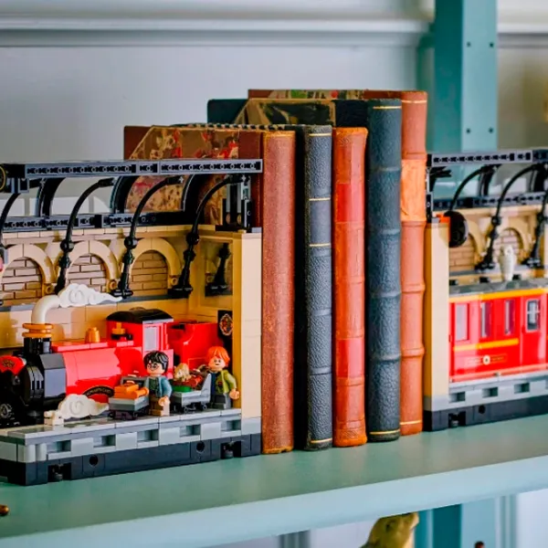 Constructor LEGO Book Nook: Hogwarts™ Express Clasic/ Brown photo 4