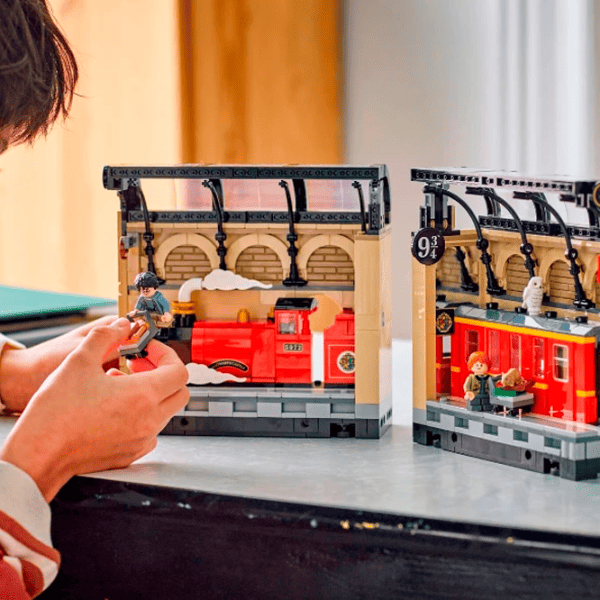 Constructor LEGO Book Nook: Hogwarts™ Express Clasic/ Brown photo 5