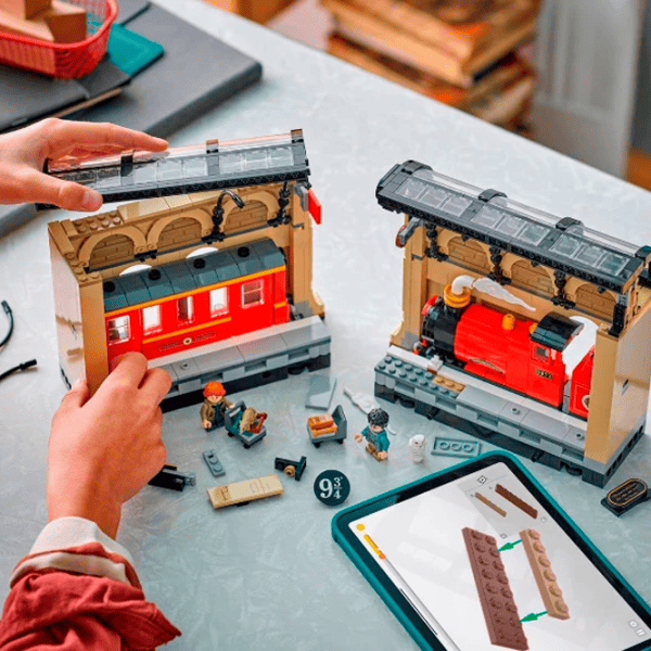 Constructor LEGO Book Nook: Hogwarts™ Express Clasic/ Brown photo 7