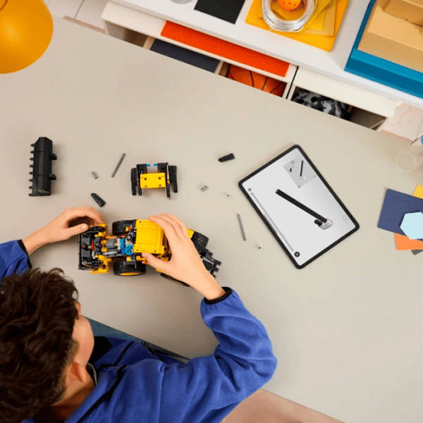 Constructor LEGO Volvo L120 Electric Wheel Loader Transport/ Yellow photo 3