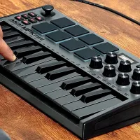 MIDI-клавиатура Akai MPK Mini MK3 25 / Компактный photo 3