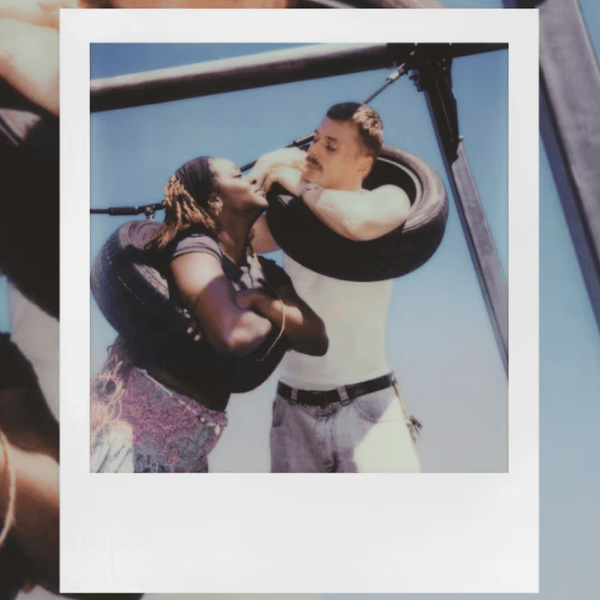 Cameră Foto Instant Polaroid Now Generation 3 + Color Film Bundle  / Purple photo 9