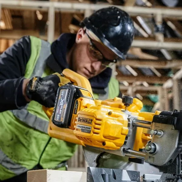 Fierăstrău pentru tăieri înclinate Dewalt DCS777N 216 mm / Yellow photo 9