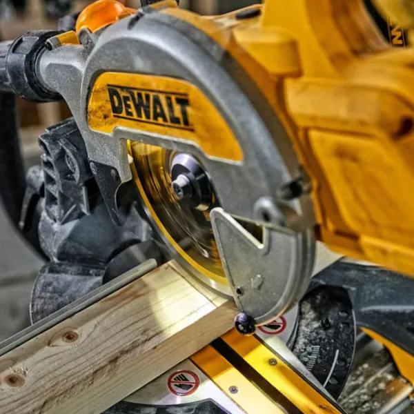 Fierăstrău pentru tăieri înclinate Dewalt DCS777N 216 mm / Yellow photo 10