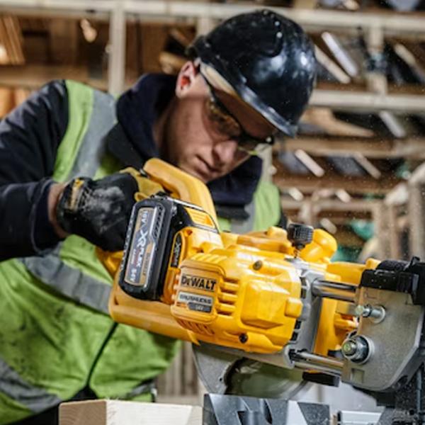 Fierăstrău pentru tăieri înclinate Dewalt DCS777T2 216 mm / Yellow photo 8