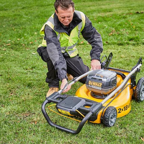 Mașină de tuns iarbă Cu acumulator Dewalt DCMW564P2 Manual photo 13