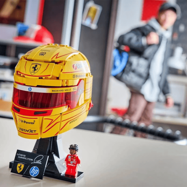 Конструктор LEGO Scuderia Ferrari HP Lewis Hamilton Helmet Классический/ Золото photo 8