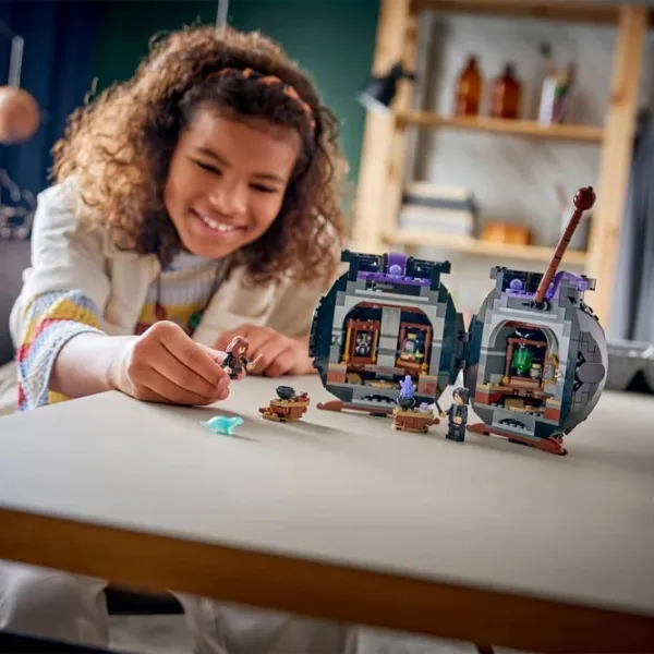 Конструктор LEGO Cauldron Secret Potions Classroom Сцена из фильма/ Черный photo 8